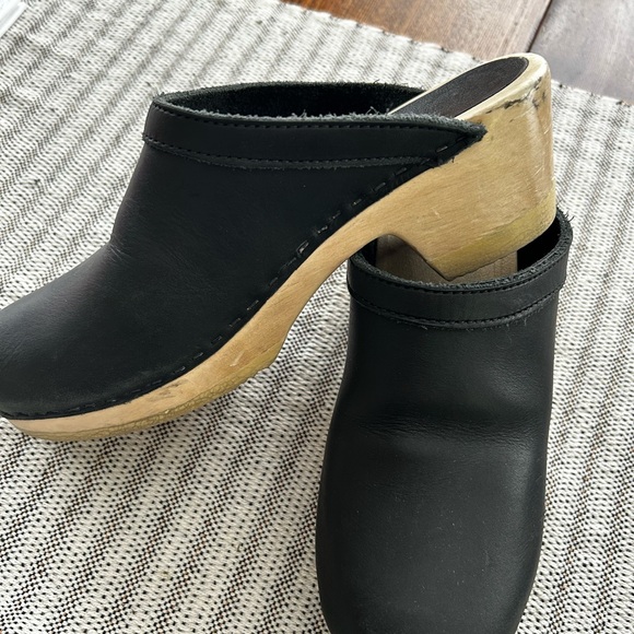 No.6 Old School Clogs - Picture 4 of 5